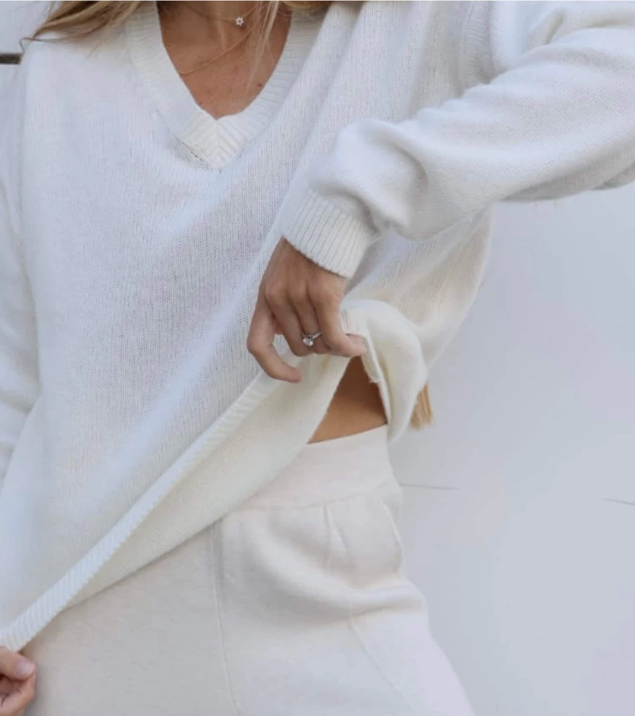 MADE IN ITALY Cashmere Blend V-Neck Sweater Cream - Atelier Talia Sol