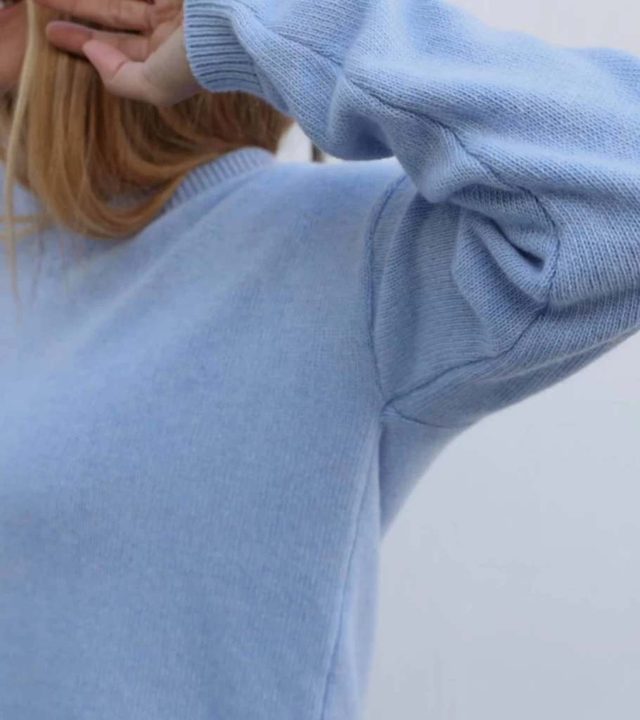 Italian Cashmere Blend V-Neck Sweater - Light Blue Luxury Knitwear - MADE IN ITALY Brand